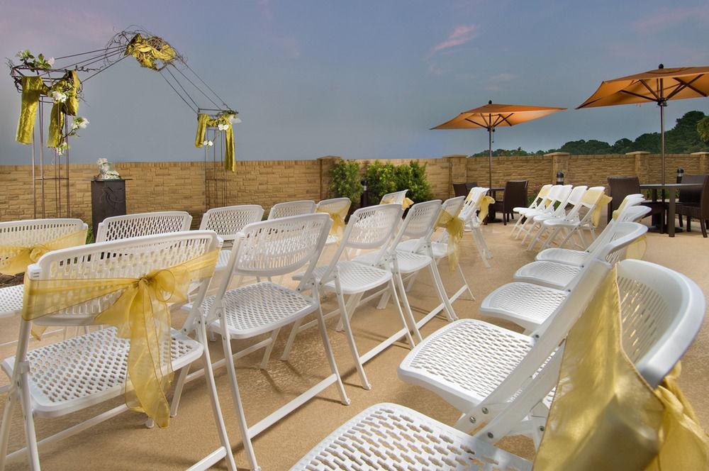 Courtyard By Marriott Tyler Hotel Exterior photo