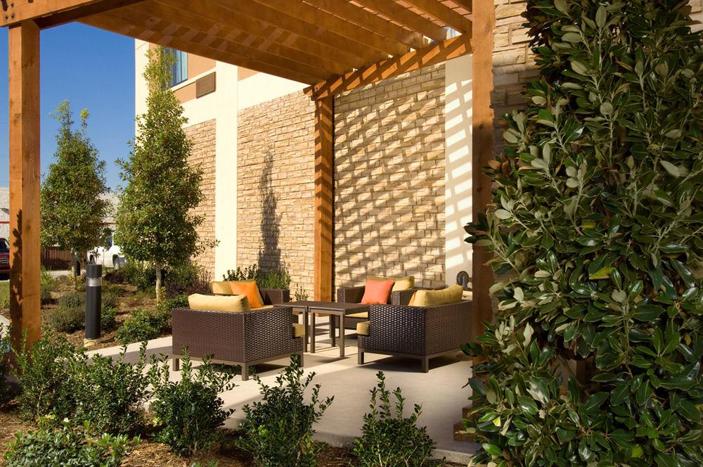 Courtyard By Marriott Tyler Hotel Exterior photo