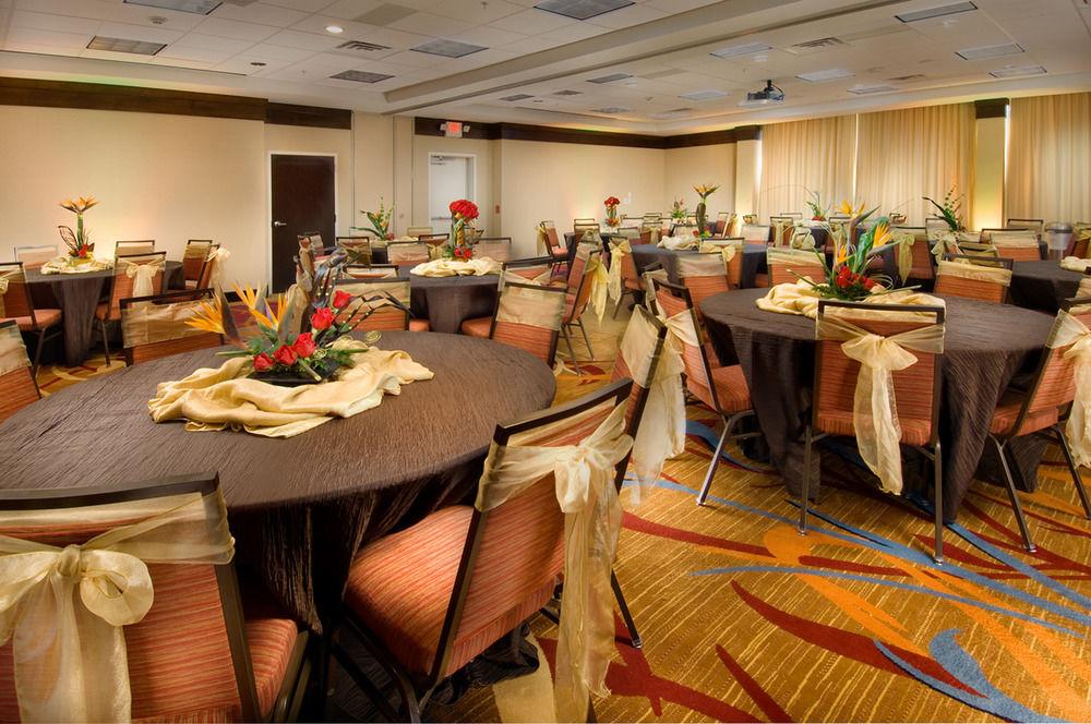 Courtyard By Marriott Tyler Hotel Exterior photo