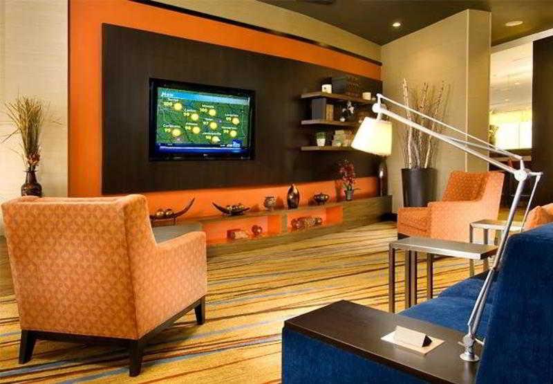 Courtyard By Marriott Tyler Hotel Interior photo