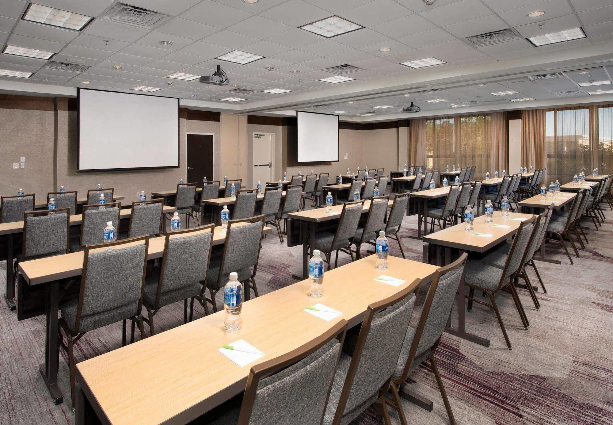 Courtyard By Marriott Tyler Hotel Exterior photo